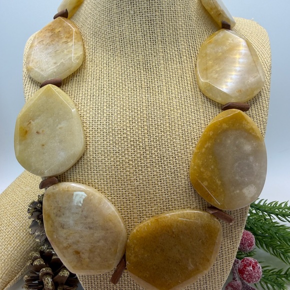 Chico’s Quartz Elegant Yellow Stone Necklace Timeless - Picture 8 of 17